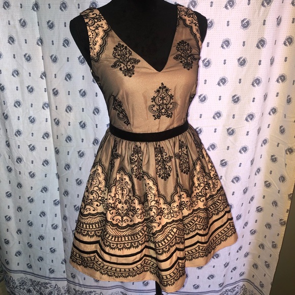 Bebe Dress - Picture 3 of 10